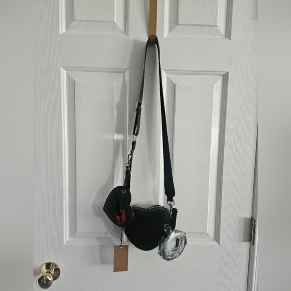 NWT Steve Madden Rosi Heart Crossbody Bag/Purse- Valentines Kisses - Picture 4 of 9